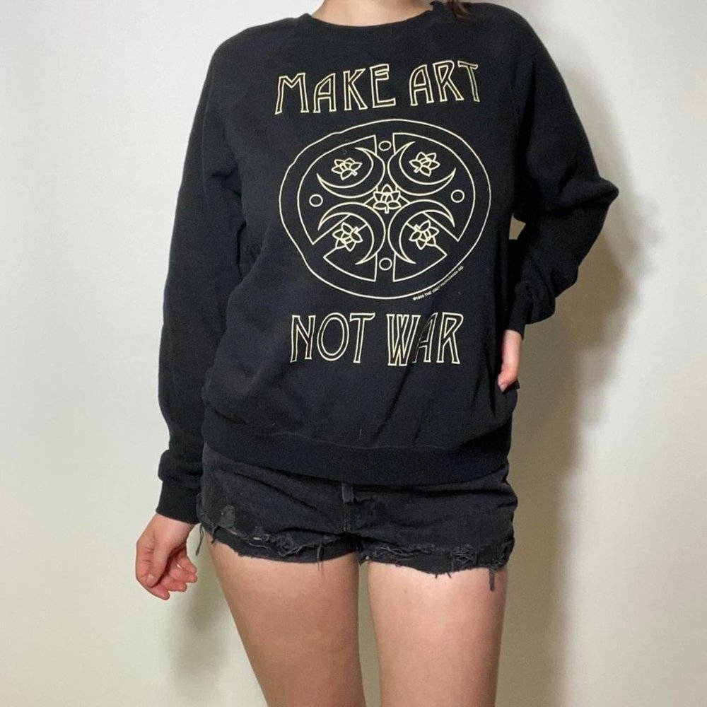 ♥︎ “make art not war” Obey sweater ♥︎
